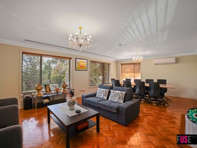 98 Hopetoun Circuit, Yarralumla