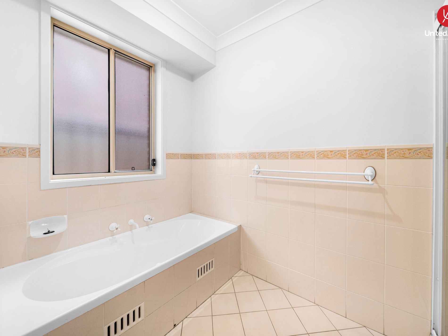 85 EDINBURGH CIRCUIT, Cecil Hills