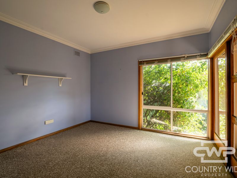 8 Lackey Street, Guyra