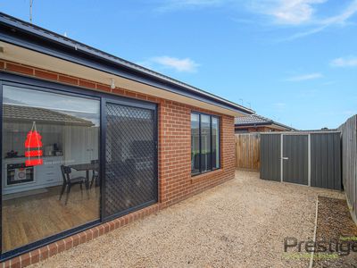 4 / 6 Mckay Place, Melton South