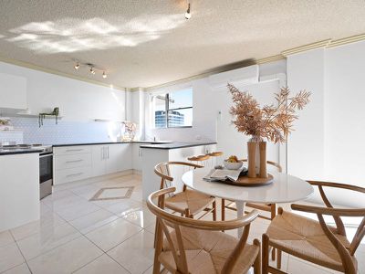 21 / 72 Marine Parade, Southport
