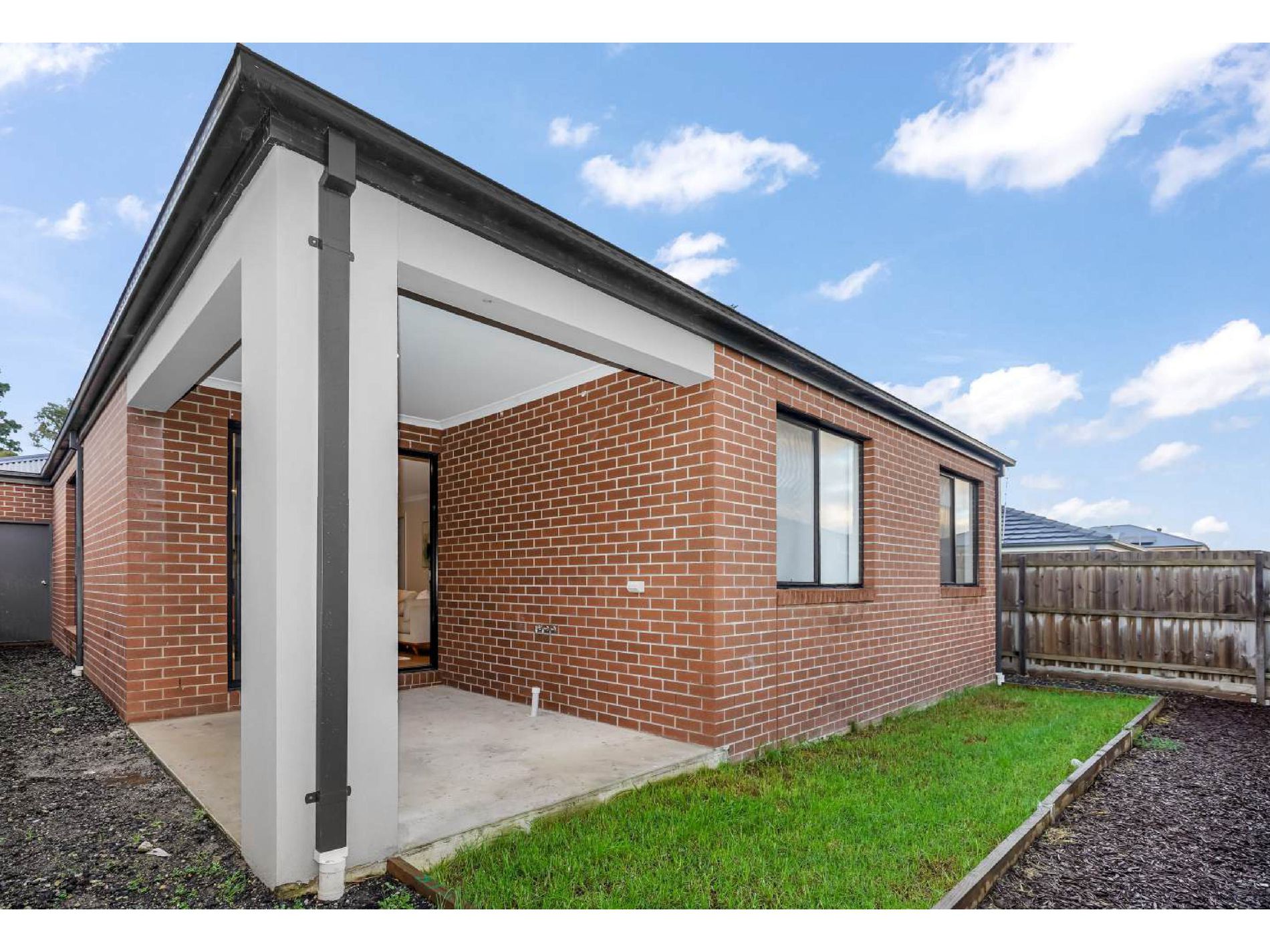 23 Winnows Street, Officer