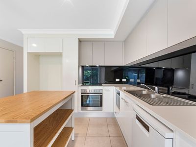 16 / 9 Springfield College Drive, Springfield