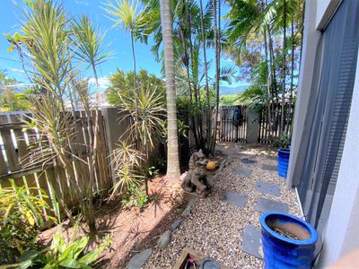 101 / 2-8 Centenary Close, Manoora