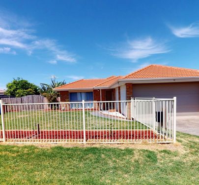 10 Tinara Court, Cranbourne North