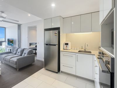 1077 / 16 Hamilton Place, Bowen Hills