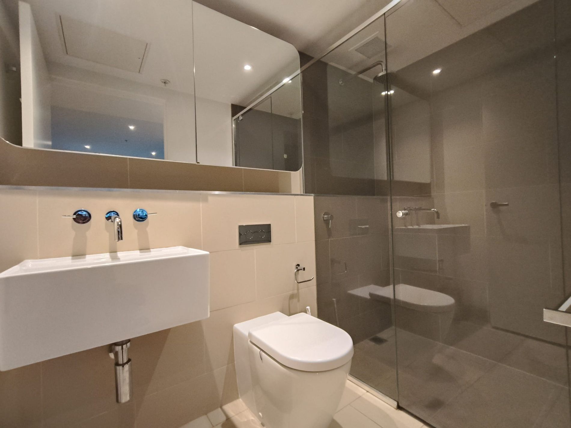 1018 / 555 Swanston Street, Carlton