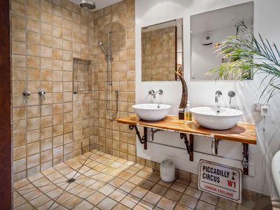 4 Runswick Lane, Huntsbury