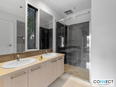 9 Stoneleigh Road, Cranbourne North