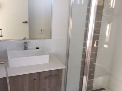 2 / 23 Sharp Crescent, Branyan