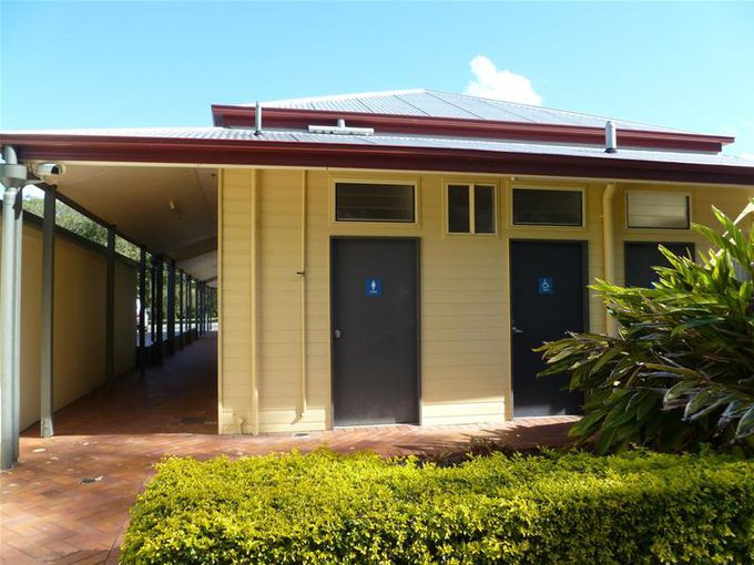 1&2/11 Maleny Street, Landsborough