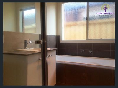 72 Tristania Drive, Point Cook