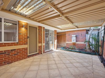 2 / 106 Royal Street, Tuart Hill