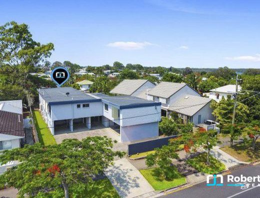  Tewantin ground floor unit, short walk to shops image 15