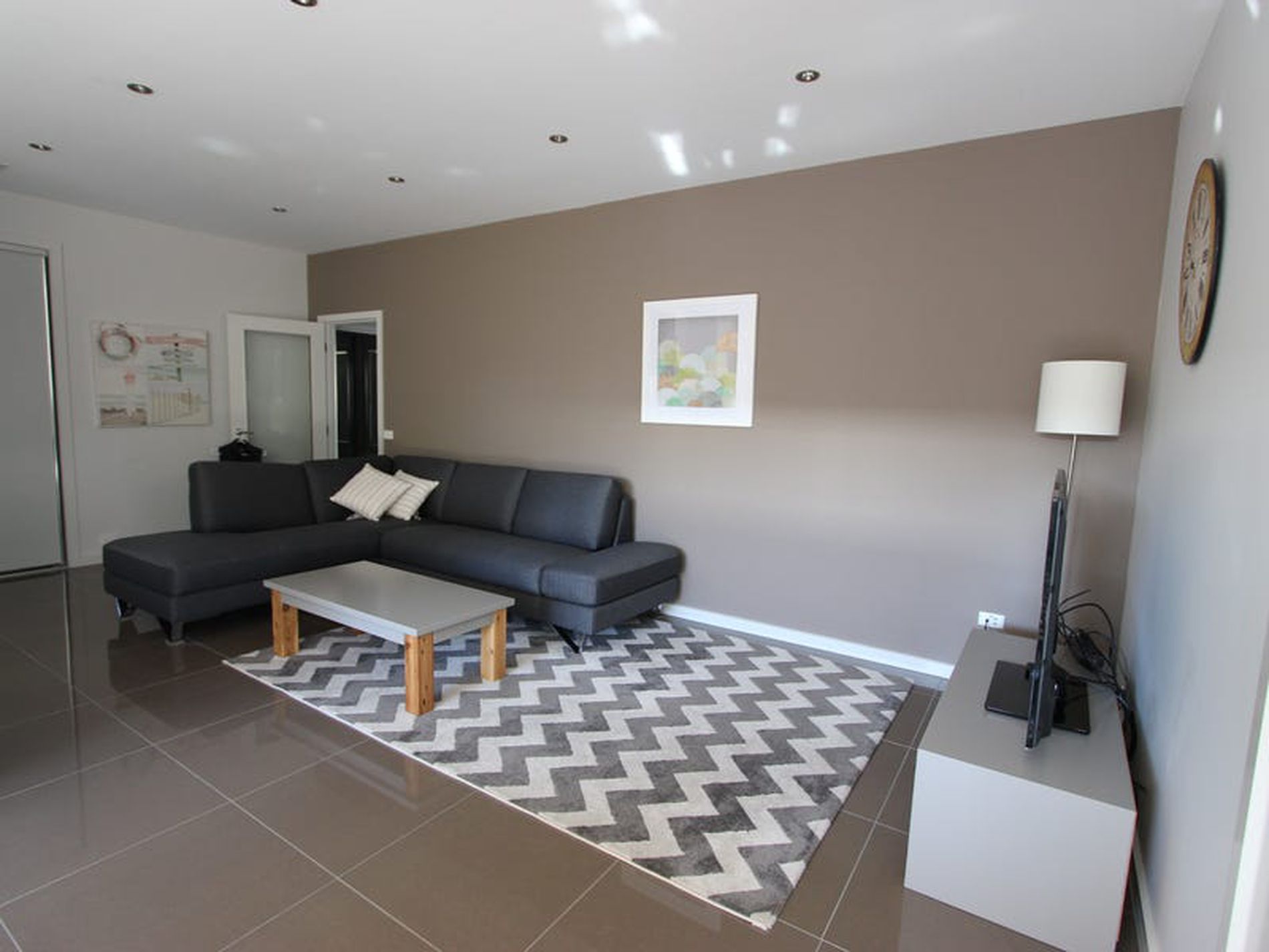 1 / 2 Narmbool Street, Manifold Heights