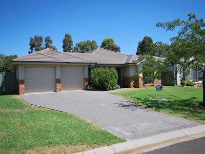 27 Namoi Crescent, Dubbo