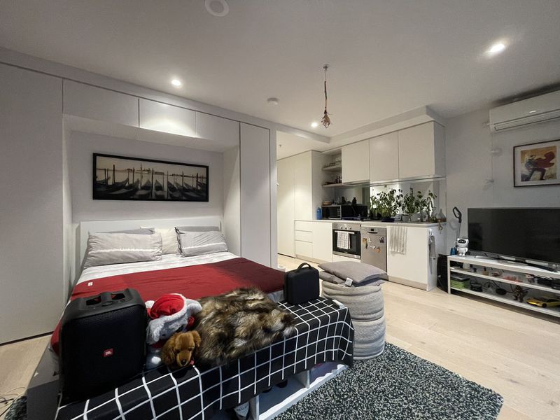 unit 608 / 140 Dudley Street, West Melbourne