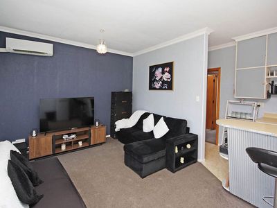 flat 3 / 72 Queen Street West, Levin