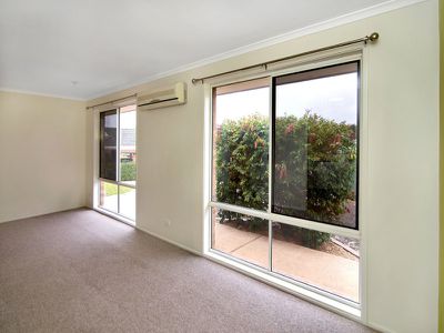 1 / 8 Louise Court, Silkstone
