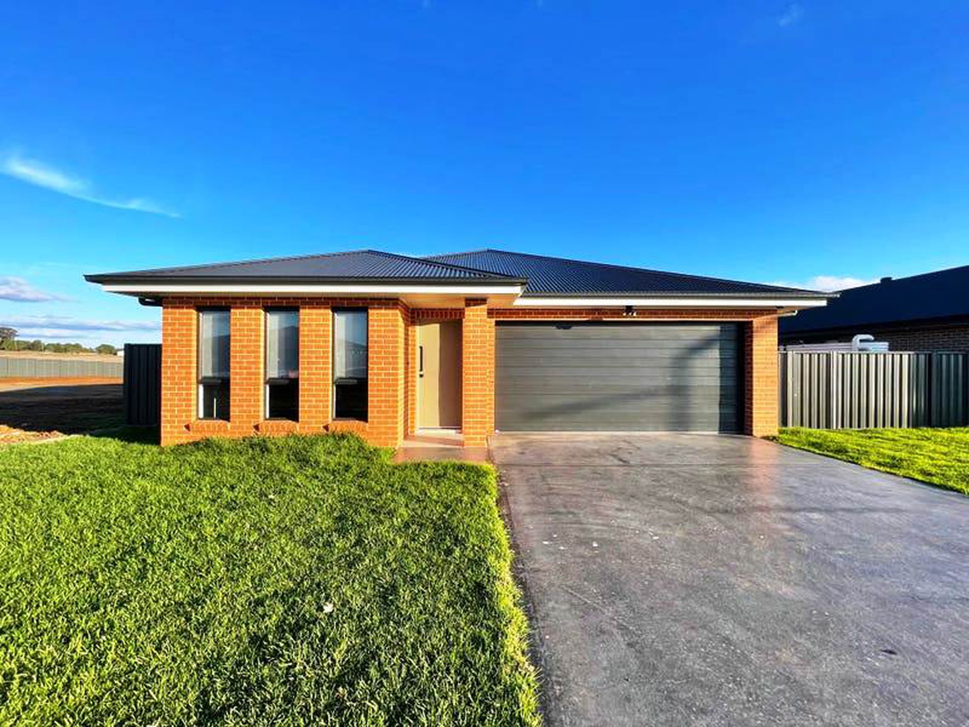 35 Federation Boulevard, Forbes