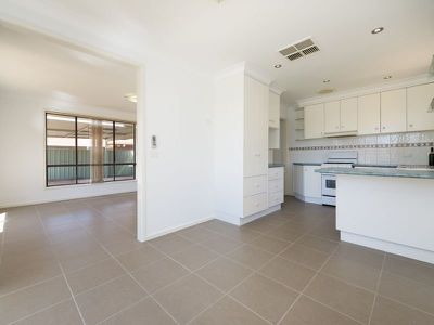 10 Mumford Crescent, Dubbo