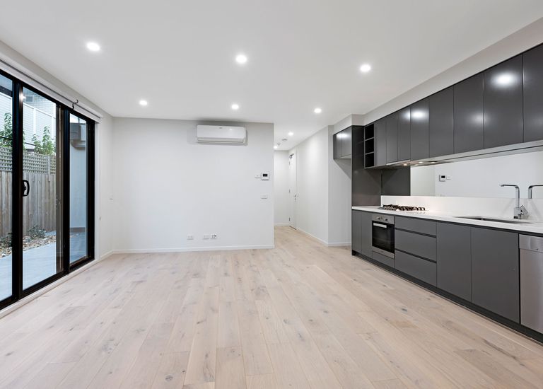 2 / 290 Hawthorn Road, Caulfield