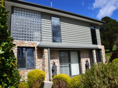 8-10 Feathertop Street , Tawonga South