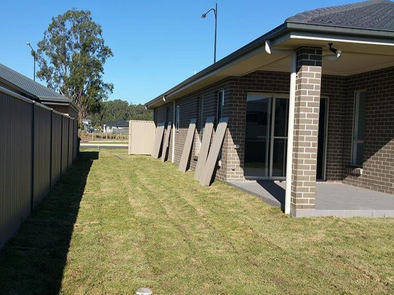152 Lakeside Parade, Jordan Springs