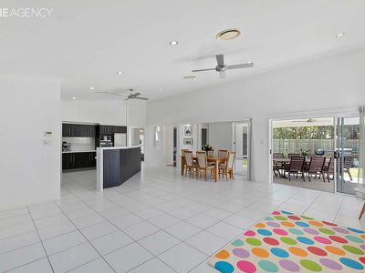 18 Bottlebrush Street, Kawungan