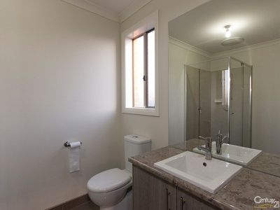 8 Devlin Place, Cranbourne North