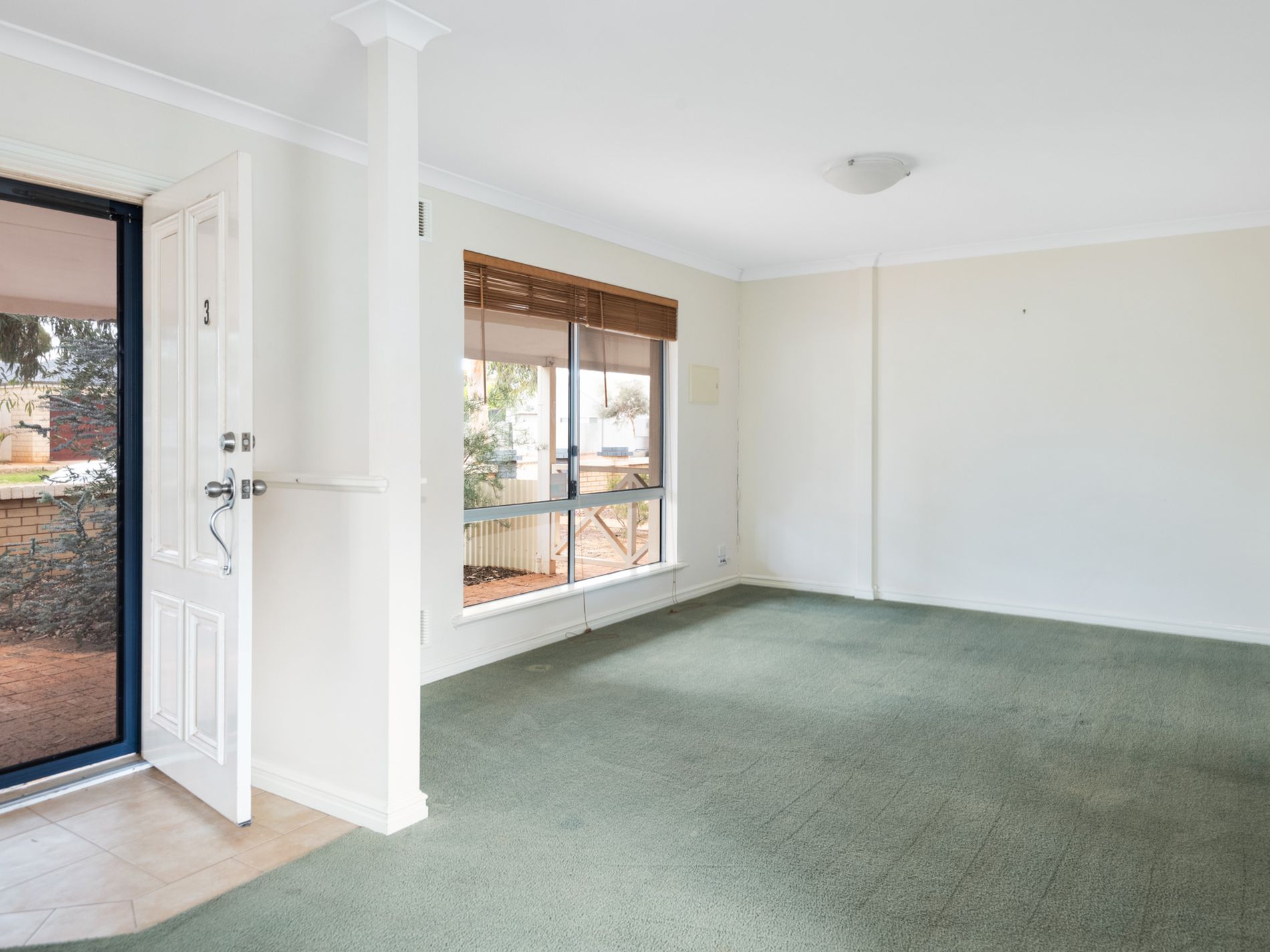 3 / 243 Piccadilly Street, West Lamington