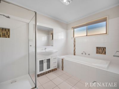 3 Radiata Close, Wyndham Vale