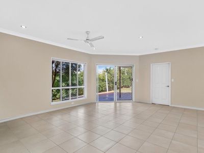 9 Lexington Drive, Lammermoor