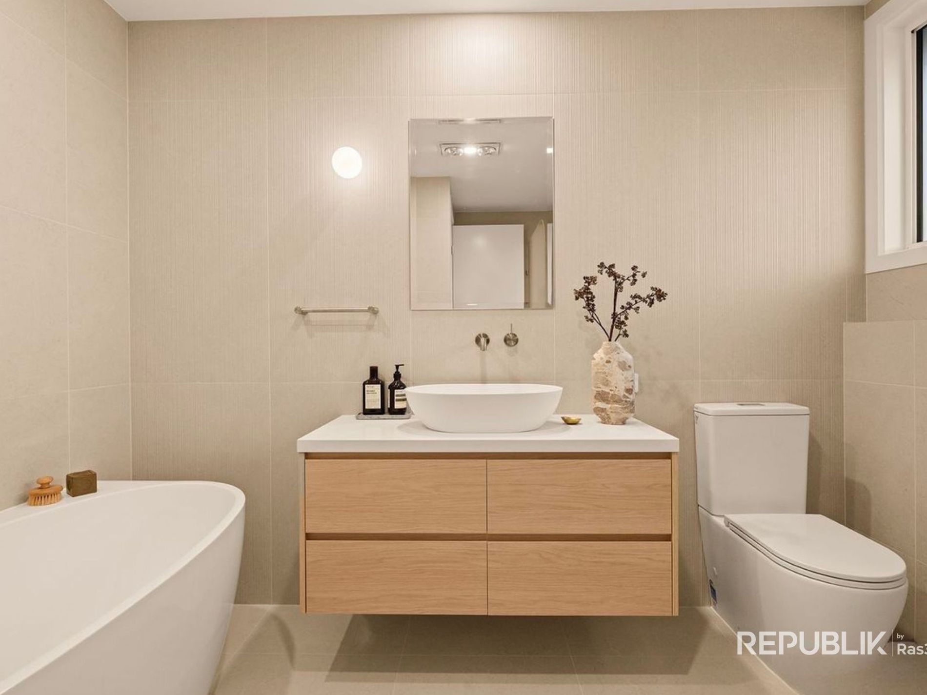 1 / 13 Perry Place, Biggera Waters