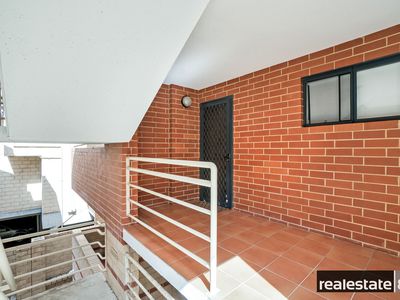 4 / 30 Bronte Street, East Perth