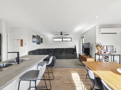 2 / 10 Curtain Court, Brighton