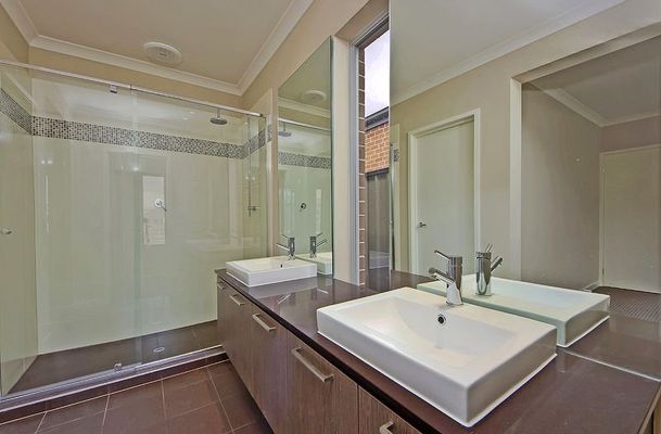 18318 Saltbush Crescent, Craigieburn