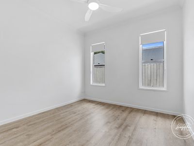 16 Aurora Crescent, Glass House Mountains