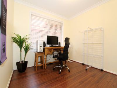 4 Crawford Crescent, Windradyne