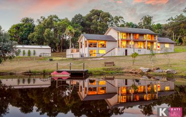 21 Sugarloaf Road, Beaconsfield Upper