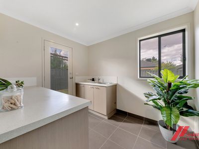 12 Bindarri Road, Manor Lakes