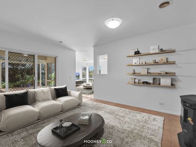 16 Huntingdale Close, Cranbourne