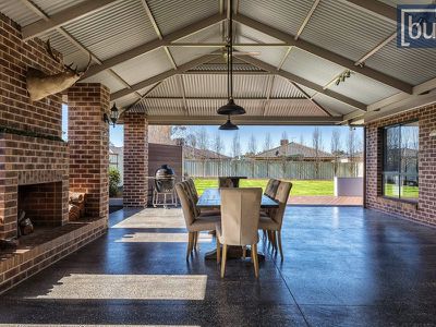 11 Silkyoak Ct, East Albury