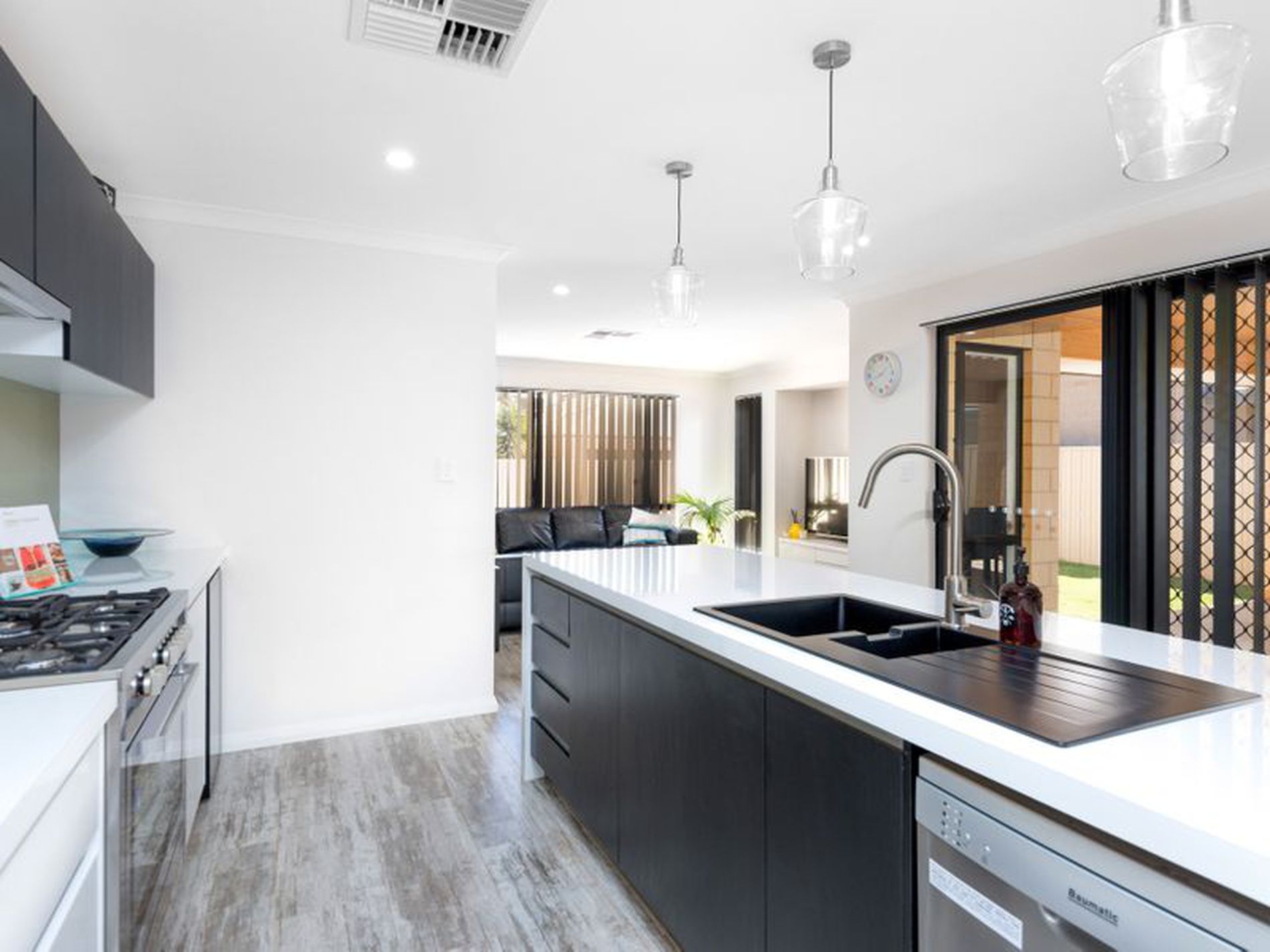 10 Tiru Close, Karlkurla