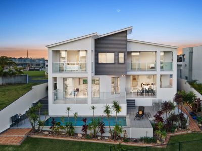 49 Harbourvue Court, Helensvale