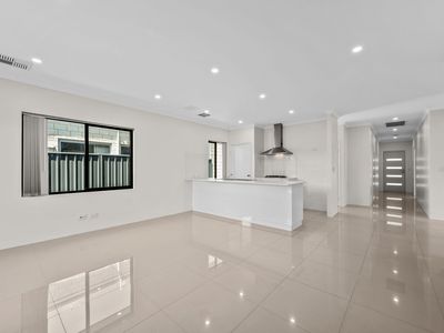 28 Mornington Crescent, Wandi