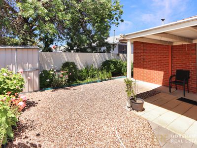 2 / 5 George Street, Horsham