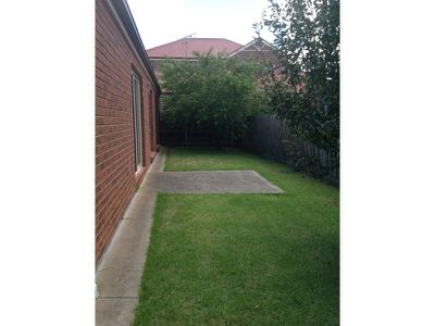 1 / 1 Coakley Crescent, Lovely Banks