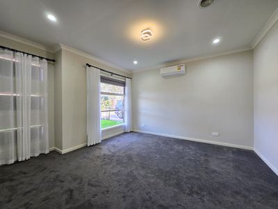 18 Spinifex Street, Point Cook
