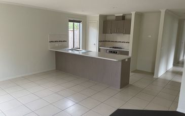 11 Stanhope Place, Pakenham